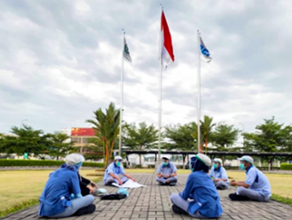 QC circle meeting held outside due to COVID-19 pandemic