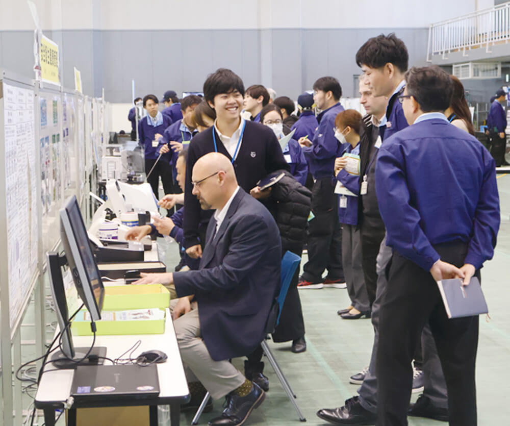 Participants taking health measurements at our annual Aozora Ichiba event held in November 2024