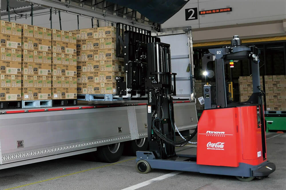 4-fork autonomous lift truck for truck loading and unloading